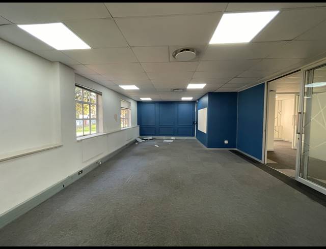 283M² OFFICE TO LET IN BRYANSTON